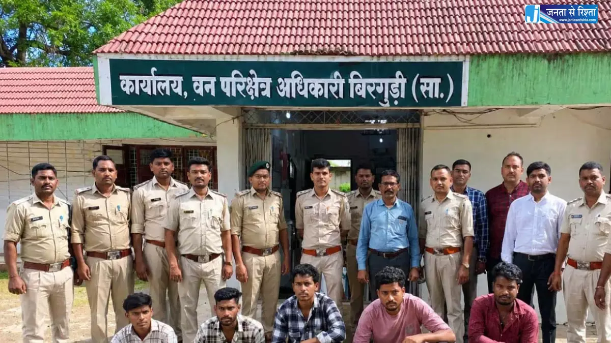 सांप का शिकार फिर सब्जी बनाकर खाया, वायरल वीडियो में दिखे 6 आरोपी गिरफ्तार सांप का शिकार फिर सब्जी बनाकर खाया, वायरल वीडियो में दिखे 6 आरोपी गिरफ्तार