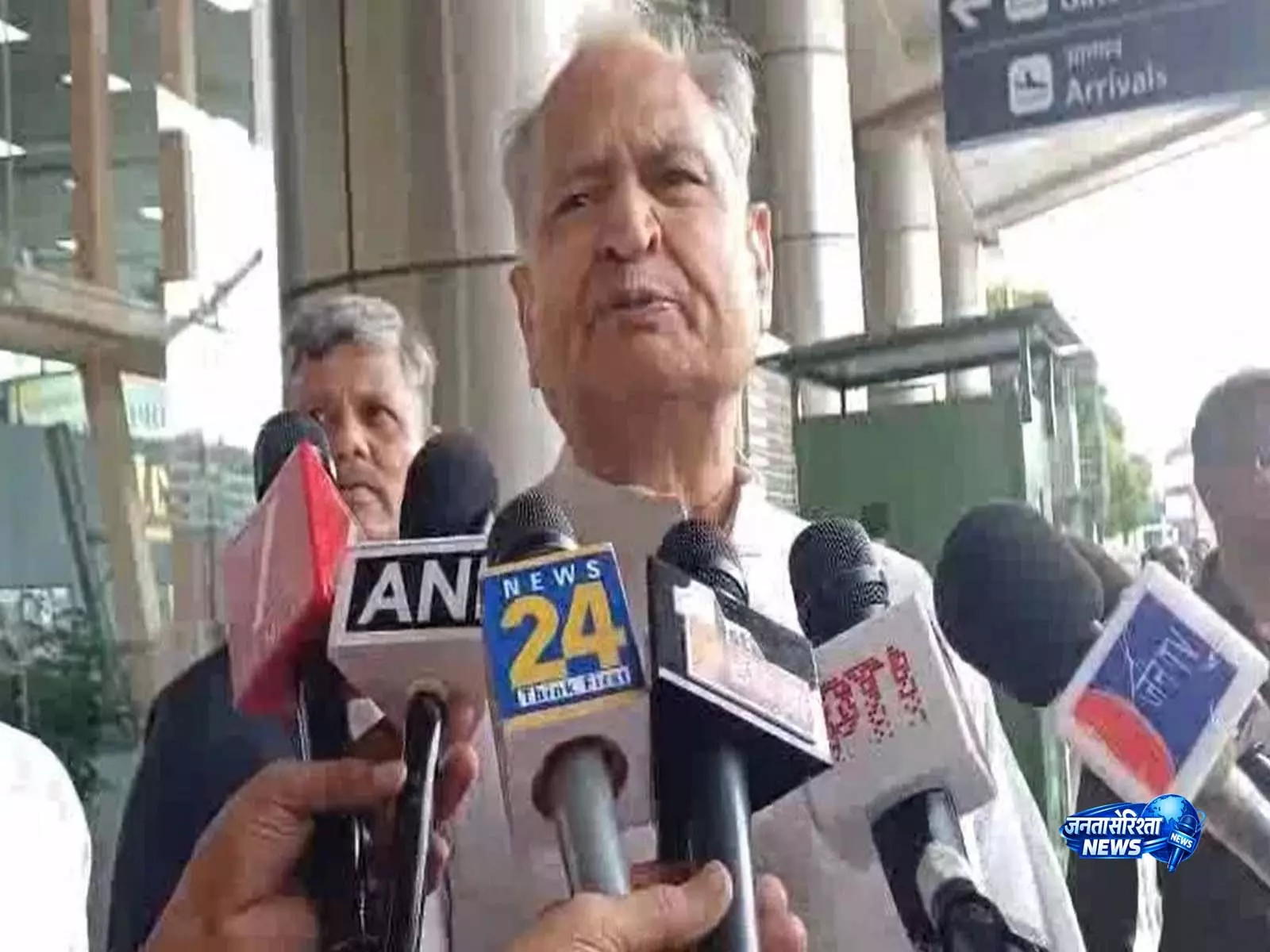 राम मंदिर चढ़ावा विवाद पर Gehlot का हमला, ट्रस्ट भंग करने की मांग राम मंदिर चढ़ावा विवाद पर Gehlot का हमला, ट्रस्ट भंग करने की मांग