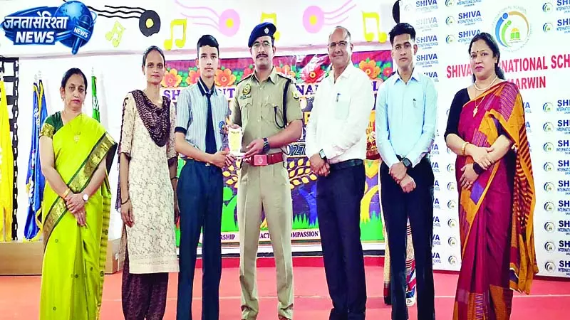 छात्र नेताओं ने संभाली जिम्मेदारी, मेधावियों की उपलब्धियों को मिला सम्मान छात्र नेताओं ने संभाली जिम्मेदारी, मेधावियों की उपलब्धियों को मिला सम्मान