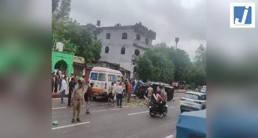 तेज रफ्तार स्कॉर्पियो का कहर, लोडर और बाइक को मारी टक्कर, दो की मौत 3 घायल तेज रफ्तार स्कॉर्पियो का कहर, लोडर और बाइक को मारी टक्कर, दो की मौत 3 घायल