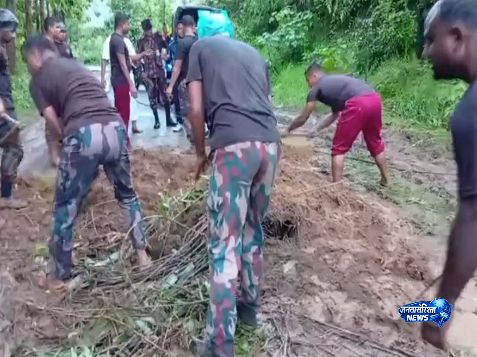 Bangladesh में दुखद भूस्खलन में एक बच्चे सहित पांच और लोगों की मौत Bangladesh में दुखद भूस्खलन में एक बच्चे सहित पांच और लोगों की मौत