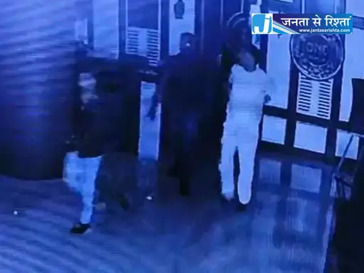 मॉल में ठेकेदार की गुंडागर्दी, कोरबा पुलिस ने किया अरेस्ट मॉल में ठेकेदार की गुंडागर्दी, कोरबा पुलिस ने किया अरेस्ट