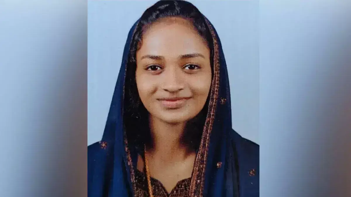 शादी के दो महीने बाद महिला ने वर्कला में आत्महत्या कर ली शादी के दो महीने बाद महिला ने वर्कला में आत्महत्या कर ली