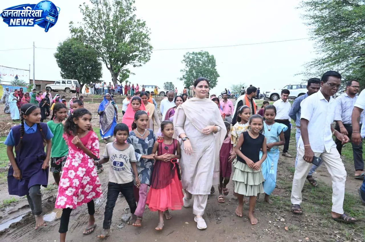 विधायक भावना बोहरा ने अमलीटोला में किया नए आंगनबाड़ी भवन का लोकार्पण विधायक भावना बोहरा ने अमलीटोला में किया नए आंगनबाड़ी भवन का लोकार्पण