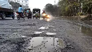 Haldwani: मानसून को लेकर प्रशासन सख्त, सड़क मरम्मत के आदेश जारी Haldwani: मानसून को लेकर प्रशासन सख्त, सड़क मरम्मत के आदेश जारी