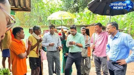 कलेक्टर ने स्कूलपारा मारजूम में केले की उन्नत खेती का किया अवलोकन कलेक्टर ने स्कूलपारा मारजूम में केले की उन्नत खेती का किया अवलोकन