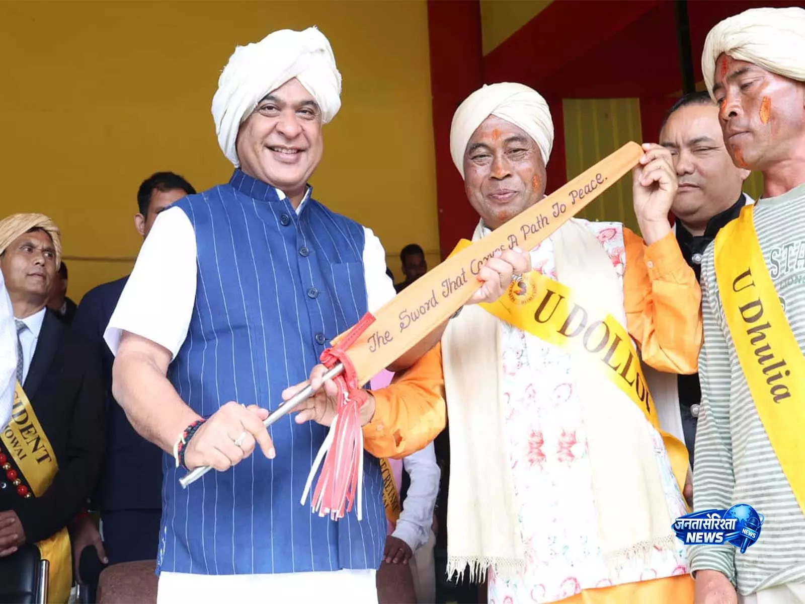 मेघालय के बेदिएनखलाम उत्सव में पहुंचे असम CM, एकता का दिया संदेश मेघालय के बेदिएनखलाम उत्सव में पहुंचे असम CM, एकता का दिया संदेश