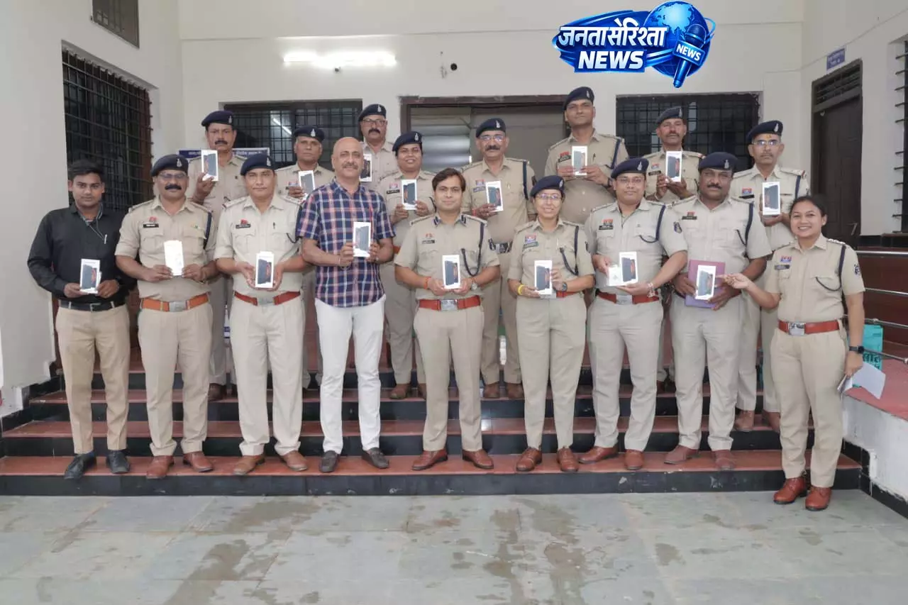 SSP भोजराम पटेल ने 68 मोबाइल डाटा टर्मिनल डिवाइस का किया वितरण SSP भोजराम पटेल ने 68 मोबाइल डाटा टर्मिनल डिवाइस का किया वितरण