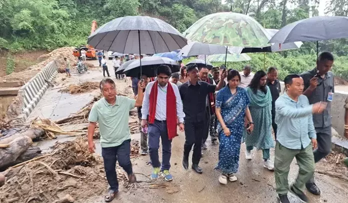 PASIGHAT: बाढ़ प्रभावित लेदुम-कोरा पहुंचे केंद्रीय अधिकारी, राहत और पुनर्वास कार्यों की समीक्षा PASIGHAT: बाढ़ प्रभावित लेदुम-कोरा पहुंचे केंद्रीय अधिकारी, राहत और पुनर्वास कार्यों की समीक्षा