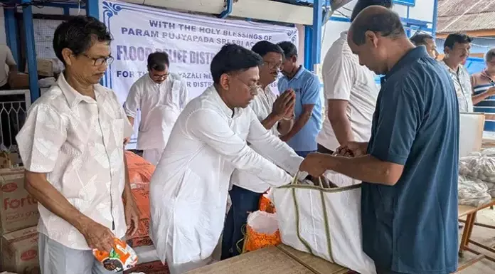 Itanagar: सत्संग ने बाढ़ प्रभावित परिवारों को राहत बांटी