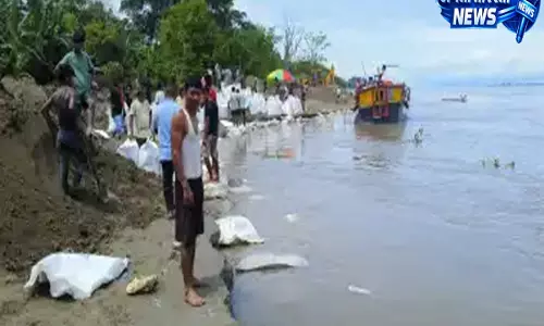 Assam: ब्रह्मपुत्र की तेज धारा से डिब्रूगढ़ में भारी कटाव, नदी तट का 70 मीटर हिस्सा गायब Assam: ब्रह्मपुत्र की तेज धारा से डिब्रूगढ़ में भारी कटाव, नदी तट का 70 मीटर हिस्सा गायब
