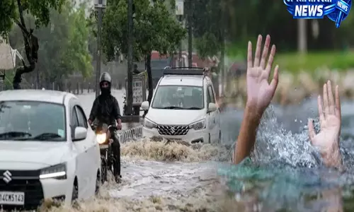 सड़कों पर मौत का जाल! दिल्ली-एनसीआर में बारिश के बीच 3 की मौत सड़कों पर मौत का जाल! दिल्ली-एनसीआर में बारिश के बीच 3 की मौत