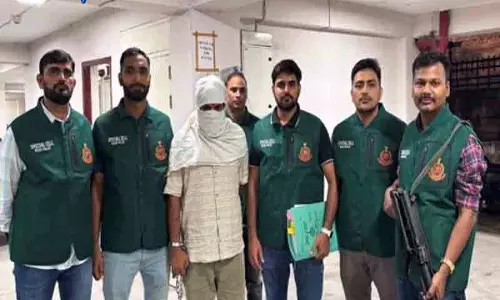 Delhi ₹10 करोड़ रंगदारी केस में टीचर गिरफ्तार Delhi ₹10 करोड़ रंगदारी केस में टीचर गिरफ्तार