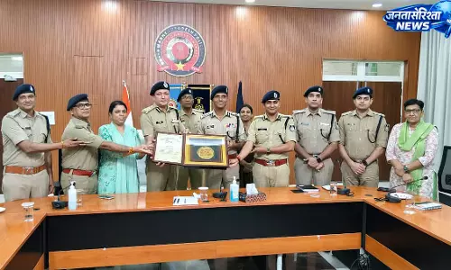 ‘सेफ क्लिक 2.0’ अभियान में इंदौर पुलिस को राज्य स्तरीय सम्मान ‘सेफ क्लिक 2.0’ अभियान में इंदौर पुलिस को राज्य स्तरीय सम्मान