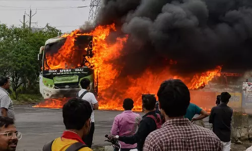 MP : चलती बस में आग, 25 यात्री सुरक्षित