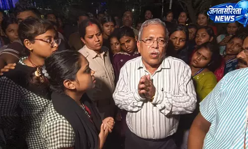 परीक्षा में देरी पर FM यूनिवर्सिटी में बवाल