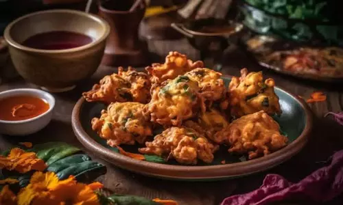 मानसून की शाम को बनाएं गरमा-गरम प्याज के पकौड़े, आसान है रेसिपी मानसून की शाम को बनाएं गरमा-गरम प्याज के पकौड़े, आसान है रेसिपी