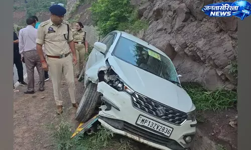 अमरनाथ यात्रा काफिले में शामिल अर्टिगा वाहन हादसे का शिकार, महिला श्रद्धालु समेत 5 घायल अमरनाथ यात्रा काफिले में शामिल अर्टिगा वाहन हादसे का शिकार, महिला श्रद्धालु समेत 5 घायल