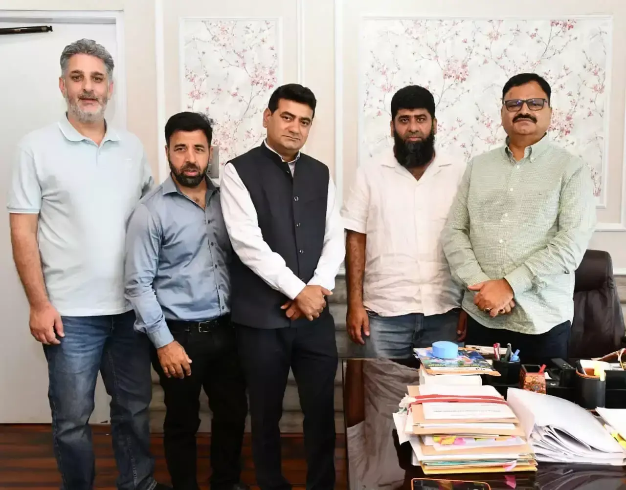 Srinagar: जन समस्याओं के समाधान को लेकर जावेद राणा से मिले प्रतिनिधिमंडल Srinagar: जन समस्याओं के समाधान को लेकर जावेद राणा से मिले प्रतिनिधिमंडल