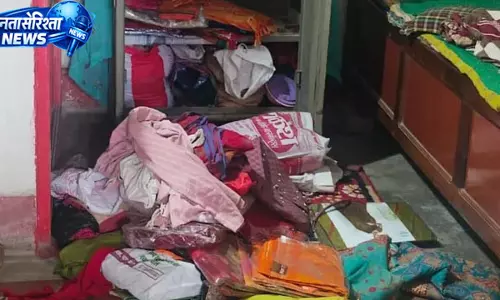 डरहार गांव में चिकित्सक के घर भीषण डकैती, बहू को बंधक बनाकर बदमाशों ने की मारपीट डरहार गांव में चिकित्सक के घर भीषण डकैती, बहू को बंधक बनाकर बदमाशों ने की मारपीट
