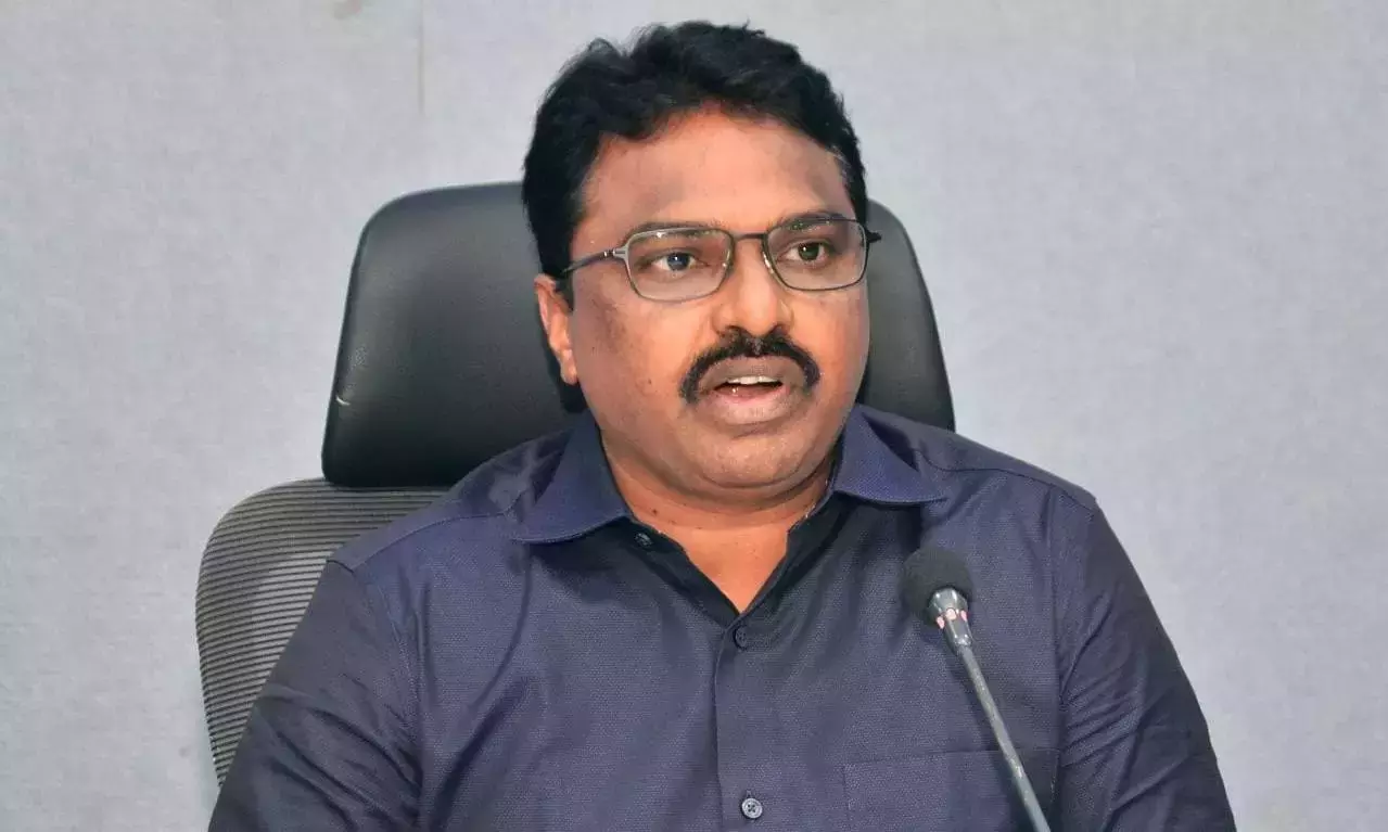 Andhra: प्रकाशम कलेक्टर ने ढिलाई के लिए लापरवाह बीएलओ की खिंचाई की