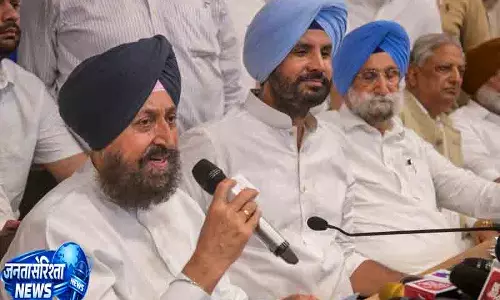 Punjab कांग्रेस में सुलह की पहल, विरोधी खेमे ने बढ़ाया हाथ Punjab कांग्रेस में सुलह की पहल, विरोधी खेमे ने बढ़ाया हाथ