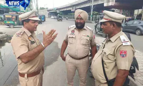 Ludhiana SI की संवेदनशीलता ने पेश की खाकी की मिसाल Ludhiana SI की संवेदनशीलता ने पेश की खाकी की मिसाल