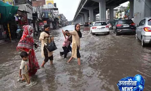 Chandigarh में भारी बारिश, कई इलाकों में जलभराव Chandigarh में भारी बारिश, कई इलाकों में जलभराव