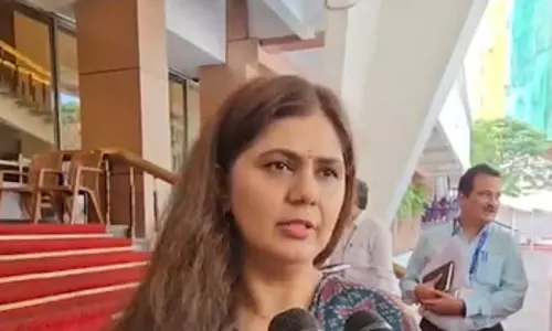 बारिश-तूफान से गिरे पेड़ों पर सरकार अलर्ट, पंकजा मुंडे ने बताया आगे का प्लान बारिश-तूफान से गिरे पेड़ों पर सरकार अलर्ट, पंकजा मुंडे ने बताया आगे का प्लान