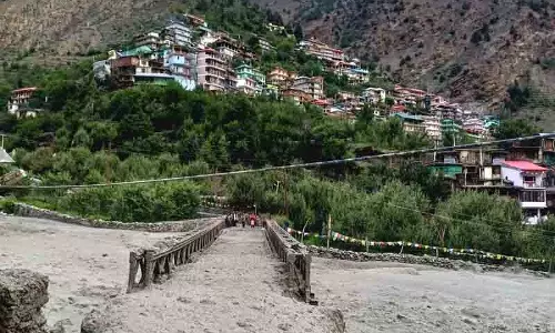 Himachal के किन्नौर में बाढ़ की आशंका, पुल क्षतिग्रस्त, 13 परिवार विस्थापित Himachal के किन्नौर में बाढ़ की आशंका, पुल क्षतिग्रस्त, 13 परिवार विस्थापित