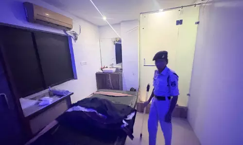 रायपुर के स्पा सेंटरों में पुलिस की रेड रायपुर के स्पा सेंटरों में पुलिस की रेड