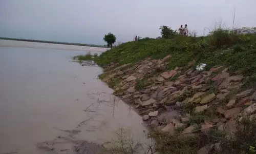नेपाल में लगातार बारिश से गंडक नदी का जलस्तर बढ़ा