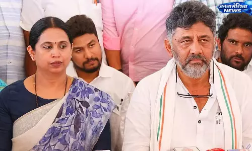 पूर्व मंत्री लक्ष्मी हेब्बलकर की CM डीके शिवकुमार से मुलाकात पूर्व मंत्री लक्ष्मी हेब्बलकर की CM डीके शिवकुमार से मुलाकात