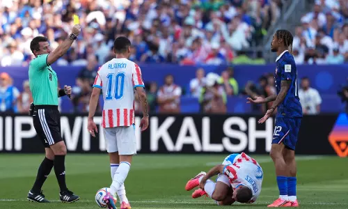 FIFA वर्ल्ड कप: क्वार्टर फाइनल से पहले 17 खिलाड़ियों पर सस्पेंशन का खतरा FIFA वर्ल्ड कप: क्वार्टर फाइनल से पहले 17 खिलाड़ियों पर सस्पेंशन का खतरा