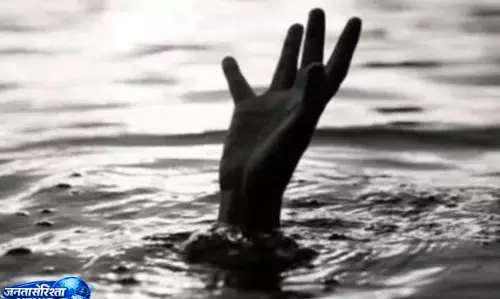 Waterlogging  ने ली जान, खुले नाले में गिरा युवक