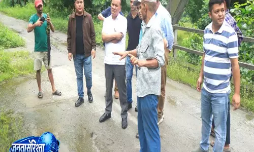 चुजाचेन में क्षतिग्रस्त ग्रामीण सड़क का निरीक्षण, मंत्री ने अधिकारियों से मांगी त्वरित कार्रवाई