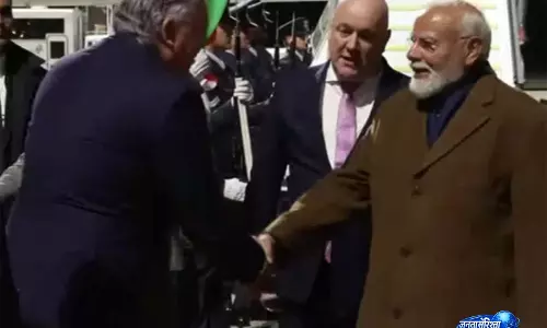 PM मोदी ऑकलैंड पहुंचे, पीएम लक्सन ने किया स्वागत PM मोदी ऑकलैंड पहुंचे, पीएम लक्सन ने किया स्वागत
