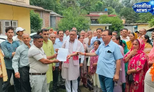 पेयजल समस्या को लेकर कोटला क्षेत्र की 12 पंचायतों के लोगों ने किया प्रदर्शन पेयजल समस्या को लेकर कोटला क्षेत्र की 12 पंचायतों के लोगों ने किया प्रदर्शन