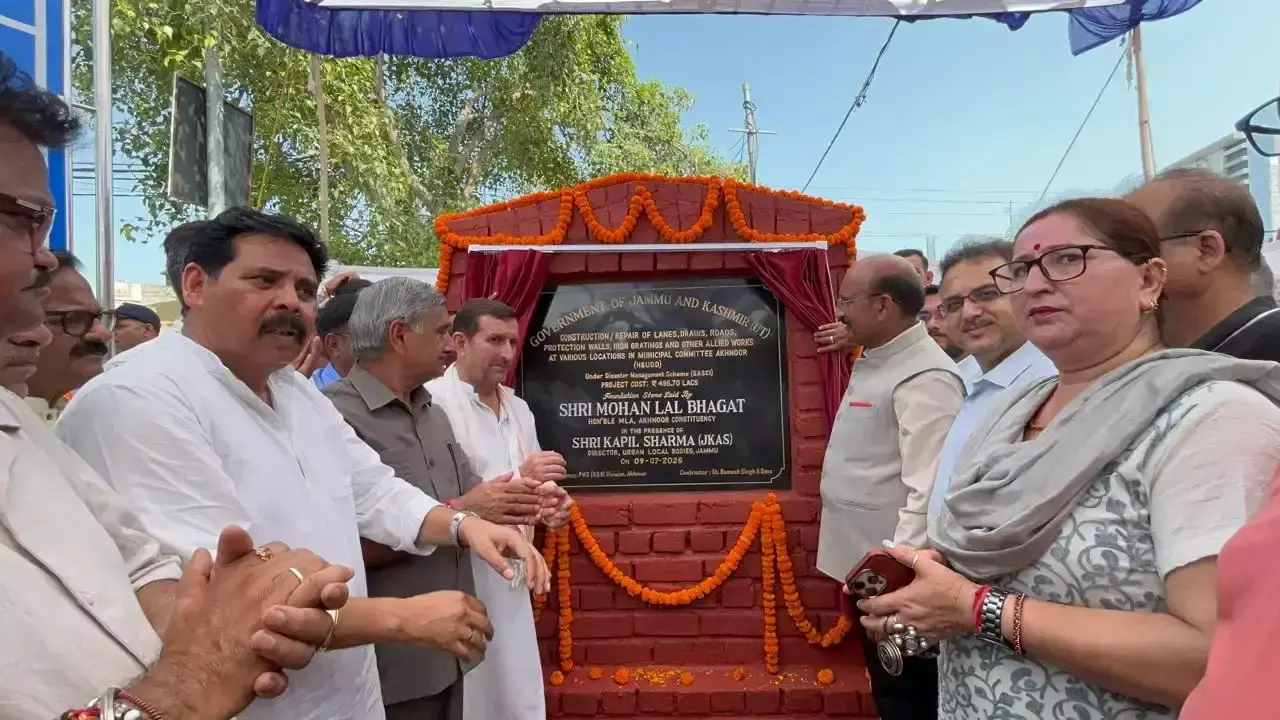 Jammu: गलियों, सड़कों और नालियों के सुधार पर 4.95 करोड़ रुपये खर्च होंगे Jammu: गलियों, सड़कों और नालियों के सुधार पर 4.95 करोड़ रुपये खर्च होंगे