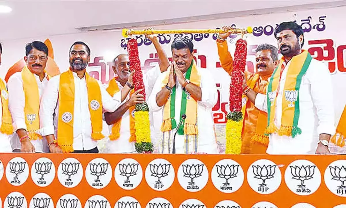 Andhra: माधव ने भाजपा कैडर से कहा, जमीनी स्तर पर पार्टी को मजबूत करें Andhra: माधव ने भाजपा कैडर से कहा, जमीनी स्तर पर पार्टी को मजबूत करें