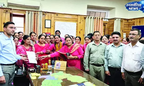 मानदेय से लेकर पेंशन तक, आशा कर्मचारियों ने सरकार के सामने रखीं 17 मांगें मानदेय से लेकर पेंशन तक, आशा कर्मचारियों ने सरकार के सामने रखीं 17 मांगें
