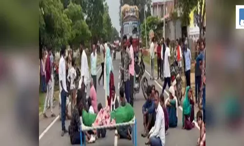 नवविवाहिता की संदिग्ध मौत, परिजनों ने दहेज हत्या का आरोप लगाया, विरोध में सड़क जाम