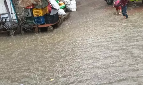 Torrential बारिश से देवबंद बेहाल, बाजारों में पसरा सन्नाटा Torrential बारिश से देवबंद बेहाल, बाजारों में पसरा सन्नाटा