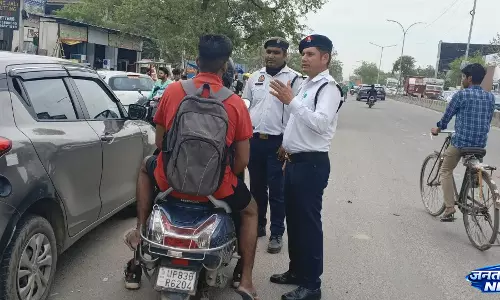 Noida में ट्रैफिक नियमों की अनदेखी पड़ी भारी, हजारों चालान काटे गए Noida में ट्रैफिक नियमों की अनदेखी पड़ी भारी, हजारों चालान काटे गए