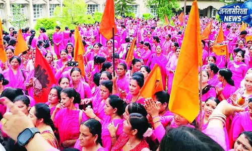 डीसी आफिस के बाहर आशा वर्कर्ज का प्रदर्शन डीसी आफिस के बाहर आशा वर्कर्ज का प्रदर्शन