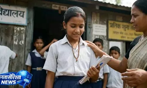 तिलक लगाने पर छात्रा को स्कूल से किया बाहर, हंगामे के बाद वापसी तिलक लगाने पर छात्रा को स्कूल से किया बाहर, हंगामे के बाद वापसी