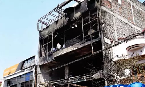 LDA कोर्ट का फैसला, अलीगंज अग्निकांड वाली बिल्डिंग गिराने के आदेश LDA कोर्ट का फैसला, अलीगंज अग्निकांड वाली बिल्डिंग गिराने के आदेश