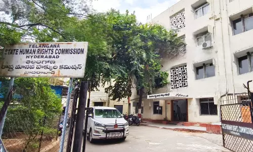 Telangana मानवाधिकार आयोग ने गुरुकुल में फूड पॉइज़निंग मामले में खुद संज्ञान लिया Telangana मानवाधिकार आयोग ने गुरुकुल में फूड पॉइज़निंग मामले में खुद संज्ञान लिया