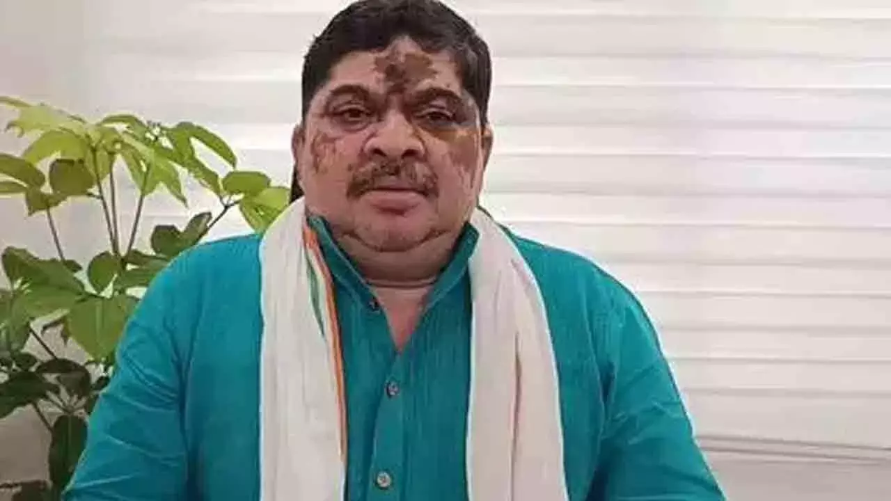 Telangana: पोन्नम प्रभाकर ने ऑयल पाम की खेती का आह्वान किया, हुस्नाबाद में पौधे लगाए Telangana: पोन्नम प्रभाकर ने ऑयल पाम की खेती का आह्वान किया, हुस्नाबाद में पौधे लगाए