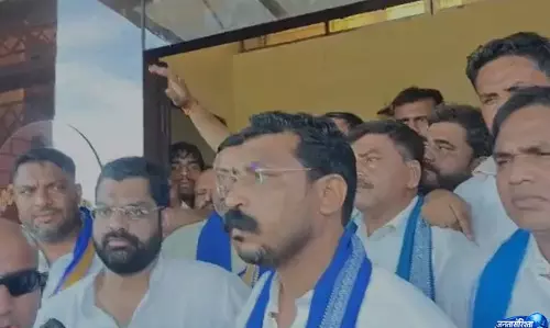 Sivaya टोल पर चंद्रशेखर आजाद की मुलाकात, परिवार को हर मदद का भरोसा Sivaya टोल पर चंद्रशेखर आजाद की मुलाकात, परिवार को हर मदद का भरोसा